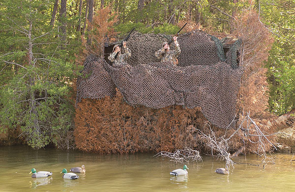Rollup Blind: veg is the edge for this duck-hunting hide — Low